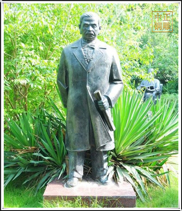 廣場(chǎng)詹天佑銅像.jpg 廣場(chǎng)詹天佑銅像.jpg