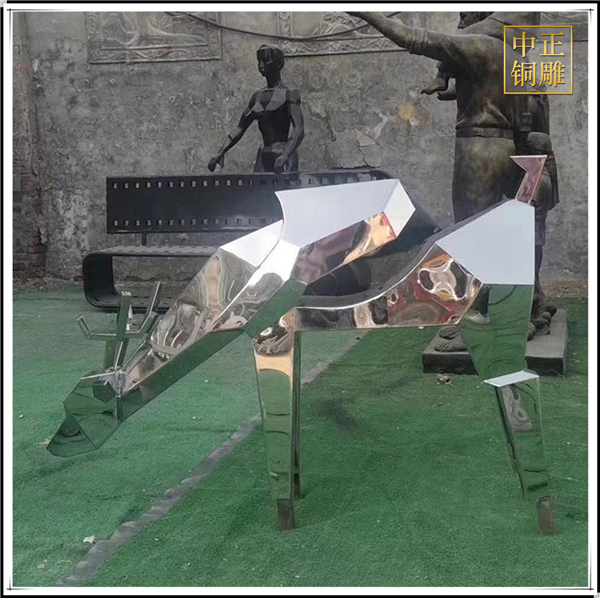 抽象不銹鋼鹿.jpg 抽象不銹鋼鹿.jpg