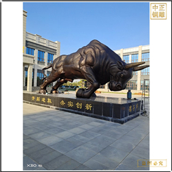 室外開(kāi)荒銅牛制作 