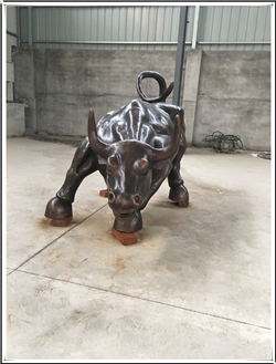 廣場(chǎng)開荒牛雕塑